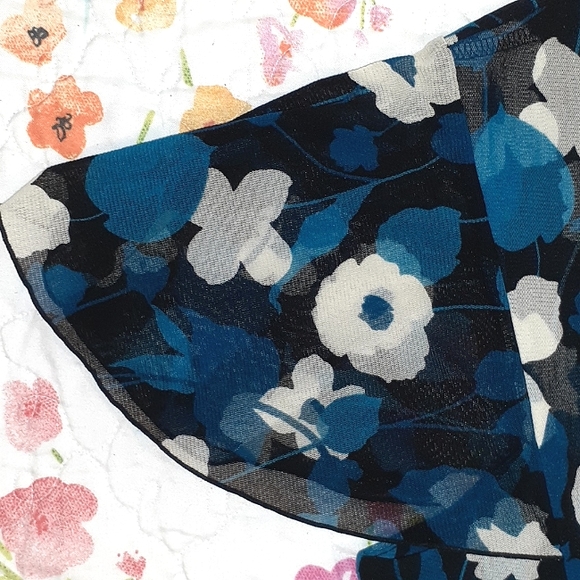 INC International Concepts Floral Top Ties in Back PERFECT CONDITION Size Medium - Picture 3 of 5